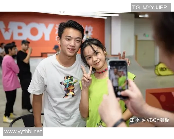 广州滑板队与成都滑板队速度对决赛后分析与精彩回顾 广州滑板队与成都滑板队速度对决赛后分析与精彩回顾