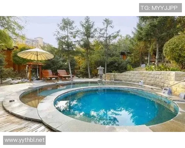 温泉度假胜地:享受自然与泳装完美融合的浪漫时光 温泉度假胜地:享受自然与泳装完美融合的浪漫时光