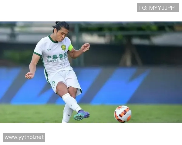 前足球明星张玉宁重返赛场再展风采引发球迷热议与期待 前足球明星张玉宁重返赛场再展风采引发球迷热议与期待
